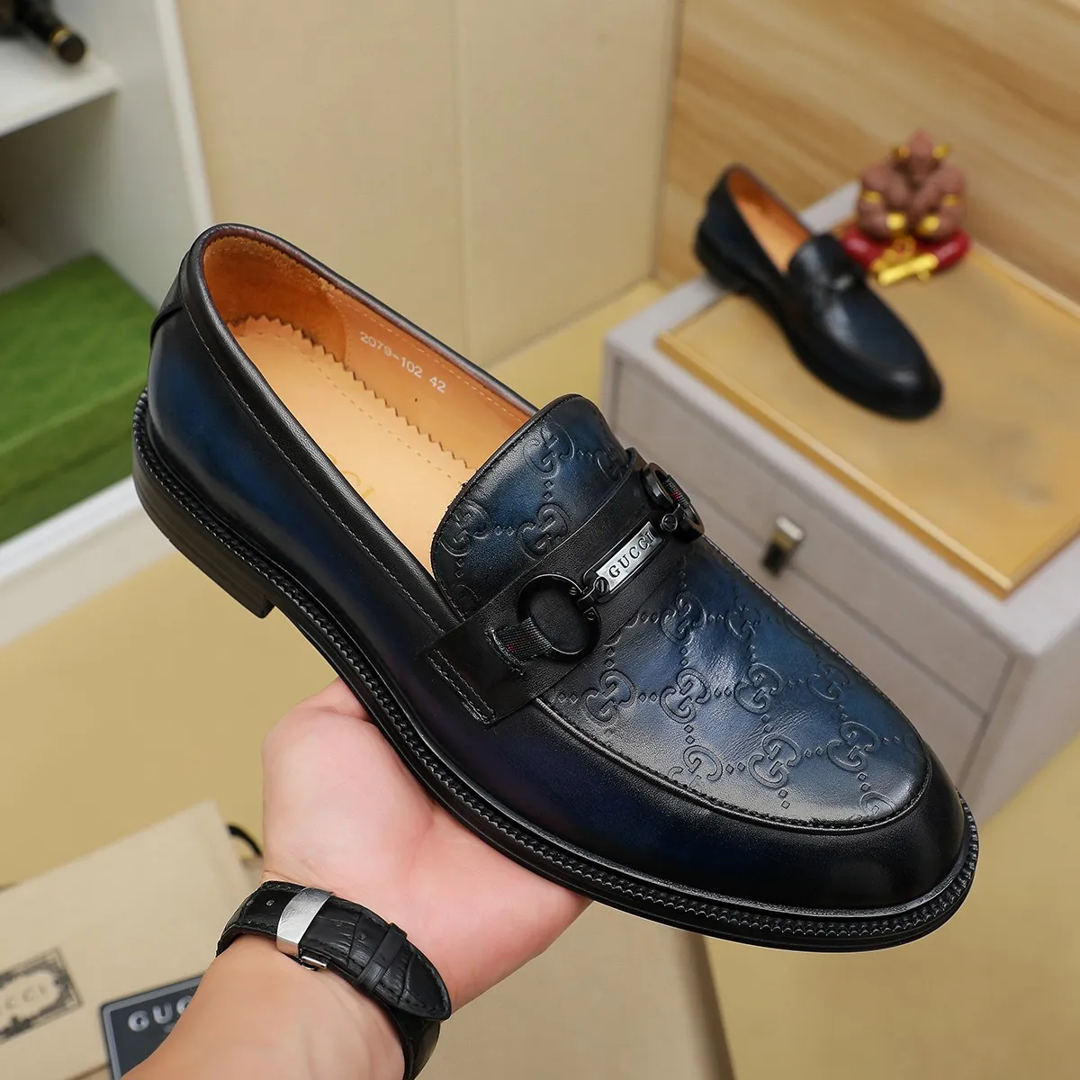 Men's shoes 💰460 💰💰Gucci official website men's business formal leather shoes update💥Hong Kong counters synchronize new styles💥completely one to one replica shipment👍zero difference in counter quality 0⃣️all made of imported first-layer cowhide on the outside with original hardware buckles➕water-dyed🐂leather lining production, color, code matching 39-44 (customized at 38.45.46)……